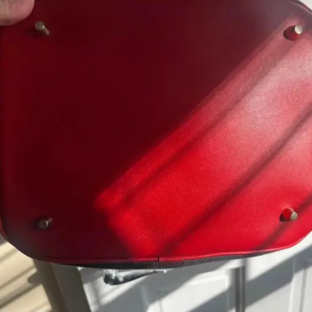 Burberry Medium Ashby Bucket Bag - Picture 5 of 15